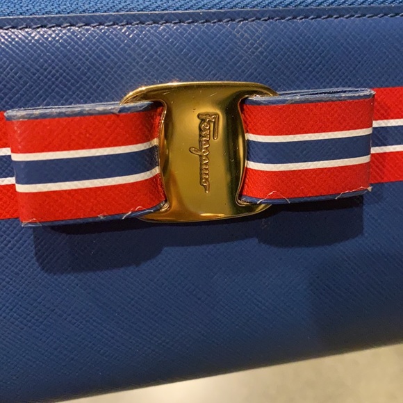 Authentic Ferragamo Wallet - Picture 5 of 12